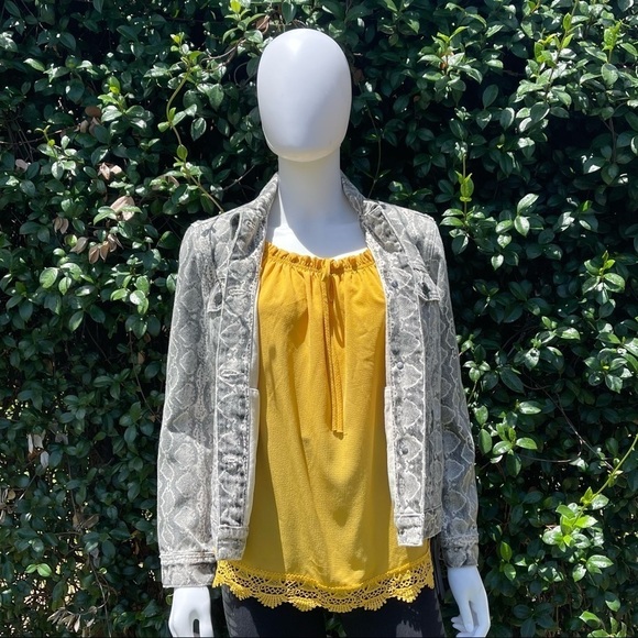 NWT Blank NYC Denim Trucker Snake Print Button Down Jean Jacket - Picture 3 of 12